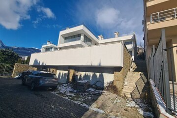 Дом, 600 м², 3 эт.