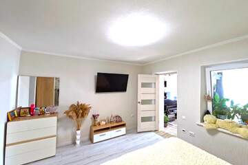 2-к квартира, 60,5 м², 1/4 эт.